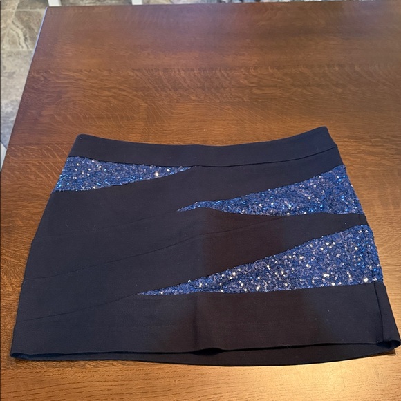 Express NWT black mini skirt with blue sequin panels
Size 12 sparkle metallic - Picture 9 of 10